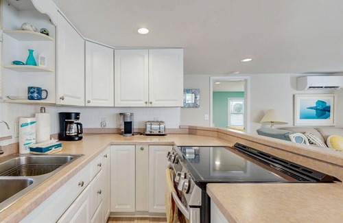 Ocean View Casa | Town of Ocean View dog friendly home w/cable, streaming & free WIFI