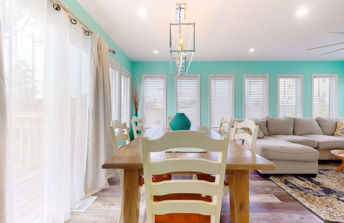 Cedar Neck Casa | Town of Ocean View renovated home on half acre with decks & W/D