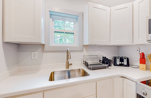 The Pines Casa | Town of Rehoboth Beach - Airy, walkable suite near the beach & boardwalk
