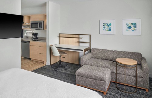 Lansing Hotel | TownePlace Suites by Marriott Lansing North