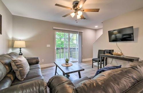 Kimberling City Casa | Townhome 1-Min Walk to Lake and Close to SDC!