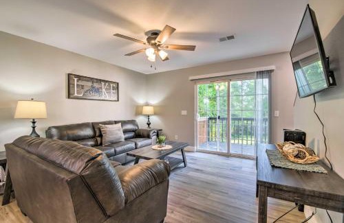 Kimberling City Casa | Townhome 1-Min Walk to Lake and Close to SDC!