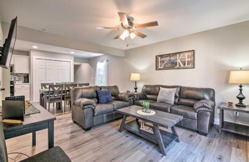 Kimberling City Casa | Townhome 1-Min Walk to Lake and Close to SDC!
