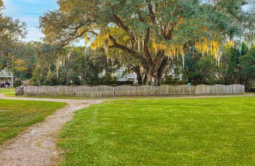 Ladson Casa | Townhome 3 Mi to Wescott Park and Golf Course!