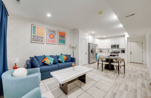 Lisle Casa | Townhome < 5 Mi to Naperville & Morton Arboretum