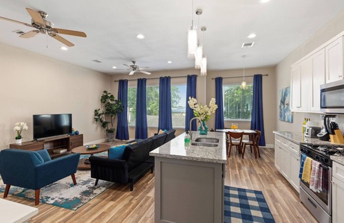 Garden Oaks Casa | Casa de pueblo para estadías prolongadas (sin muebles o con muebles de alquiler)