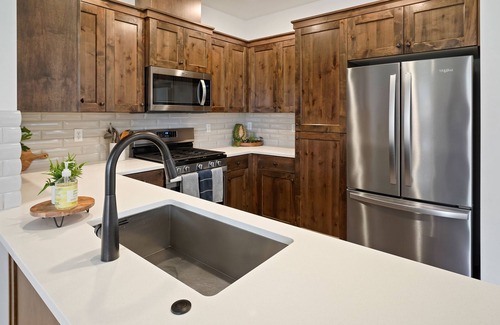 Mountain View Casa | Townhome Less than a mile away from hospital. 3 Bed + 2.5 bath and office loft.