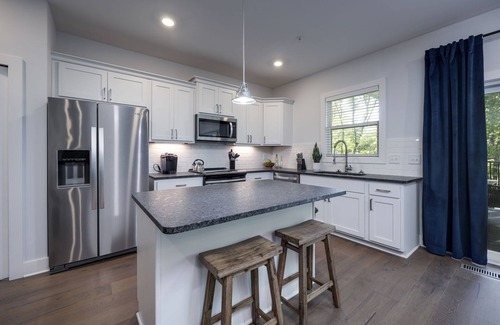 Gallatin Casa | Townhome next to Old Hickory Lake and Gallatin Marina! 30 mins from Nashville!