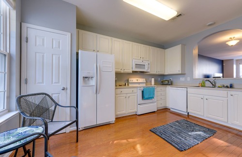 Northwest Raleigh Casa | Townhome w/ Community Pool: 11 Mi to Dtwn Raleigh!