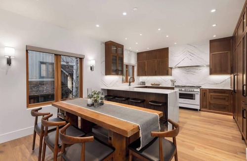 Nordic Estates Casa | Stunning, AC, Views, Hot Tub, Garage, Bike Trails