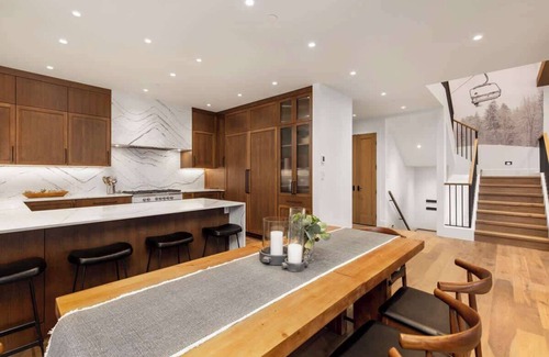 Nordic Estates Casa | Stunning, AC, Views, Hot Tub, Garage, Bike Trails
