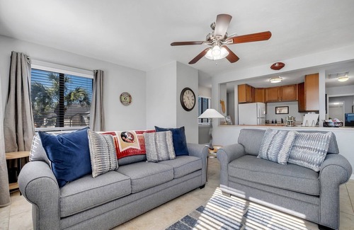 Tallahassee Casa | Townhome with 2 bedrooms and 2.5 bathrooms. Walking distance to FSU/DOAK.