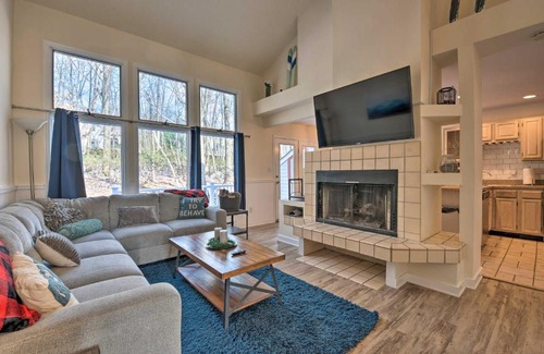 Lake Harmony Casa | Townhome with Resort Amenities Less Than 1 Mi to Big Boulder