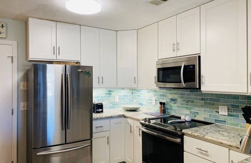 East End Casa | Townhome with Ocean View and Community Pool. Walk to the Beach!
