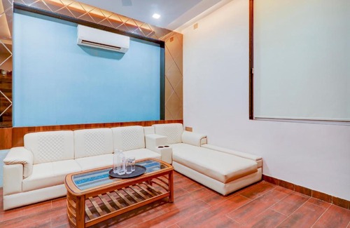 Kalyanpur Hotel | Townhouse 1134 Hsdv