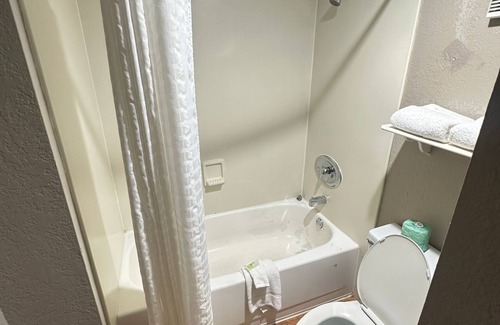North San Antonio - SAT Hotel | La Quinta Inn by Wyndham San Antonio I-35 N at Rittiman Rd