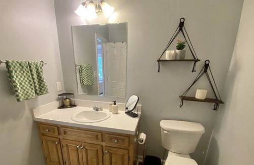 Lynchburg Casa | Townhouse in Lynchburg 3 miles from Liberty