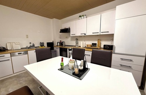 Guenzburg Casa | Townhouse Lotus in a prime location! 5 minutes from Legoland. families & pets.