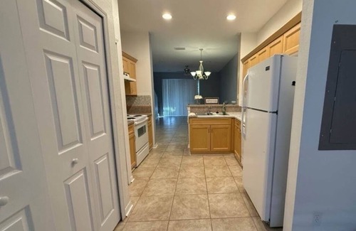 Riverview Casa | Townhouse Retreat! Free Wifi & AC in Riverview - Entire Unit Price