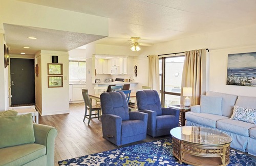 North Litchfield Beach Condominio | Townhouse Style Condo, Beach Access Across Road, Pool, Grilling Area, Elevator
