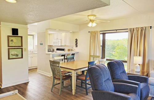 North Litchfield Beach Condominio | Townhouse Style Condo, Beach Access Across Road, Pool, Grilling Area, Elevator