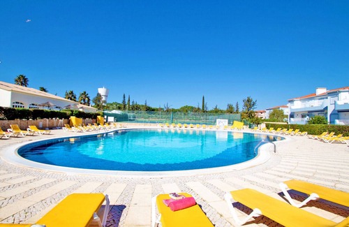 Portimao Chalet De Esquí | Townhouse w/ Pool & Games in Oasis Parque