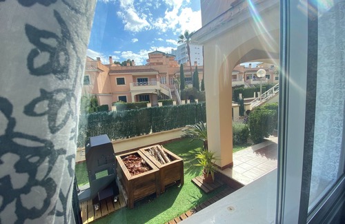 Calas de Mallorca Casa | Adosado con piscina y jacuzzi comunitario, situado a escasos metros de la playa.