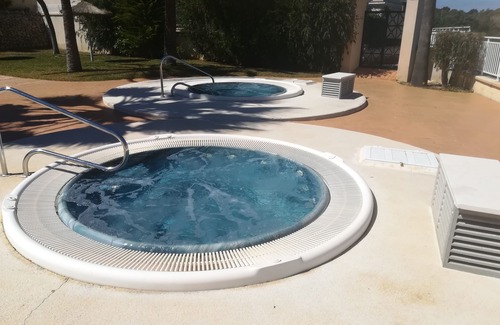 Calas de Mallorca Casa | Adosado con piscina y jacuzzi comunitario, situado a escasos metros de la playa.