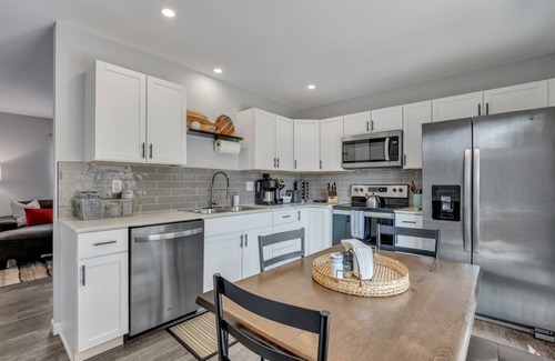 North Charleston Casa | Townhouse with Easy Downtown & Beach Access