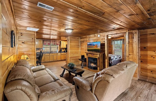 Townsend Cabina | Townsend Area*Cozy*Hot Tub*Single Story*Level Parking*WiFI