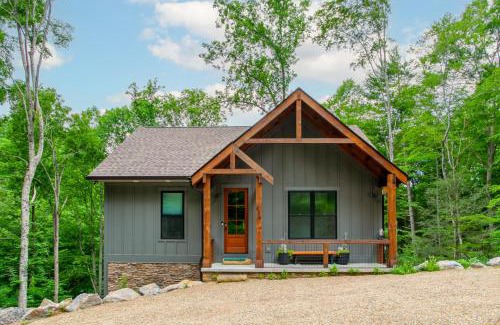 Townsend Casa | Townsend Gem: Retreat with Hot Tub & Fire Pit