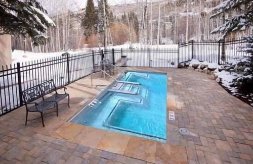Beaver Creek Condominio | Townsend Place Condo with Ski-In Ski-Out Access by RedAwning