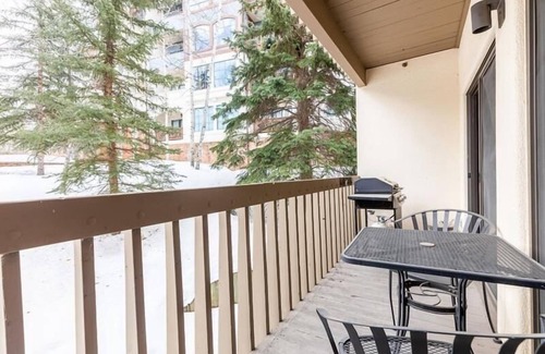 Beaver Creek Condominio | Townsend Place Condo with Ski-In Ski-Out Access by RedAwning