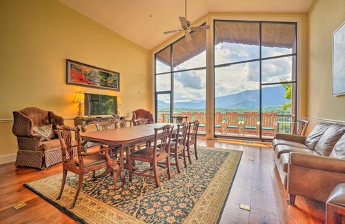 Townsend Casa | Townsend Retreat with Deck and Private Hot Tub!