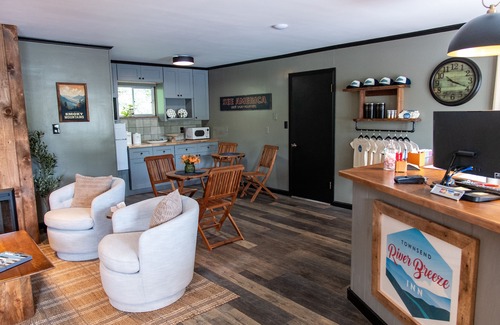 Townsend Hotel | Townsend River Breeze Inn