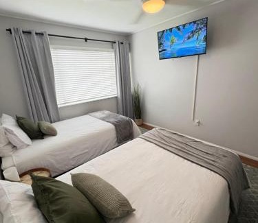 Currajong Casa | Townsville Home Pool2xLiving2xCarGarage with AC&TV's