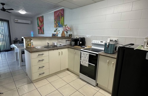 West End Apartamento | TOWNSVILLE WEST END QLD 2 bedroom: fully furnished - saltwater pool in complex.