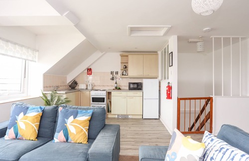 Llanengan Cabaña | TOWYN - 7 TY'N DON, family friendly, with a garden in Abersoch