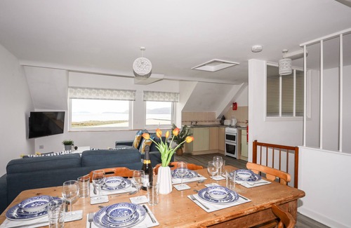 Llanengan Cabaña | TOWYN - 7 TY'N DON, family friendly, with a garden in Abersoch