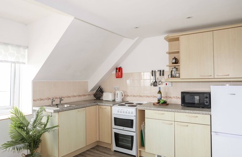 Llanengan Cabaña | TOWYN - 7 TY'N DON, family friendly, with a garden in Abersoch