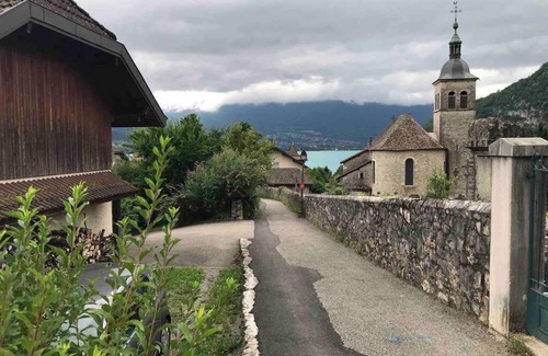 Talloires-Montmin Apartamento | Très bel Appartement en rez de jardin, Talloires