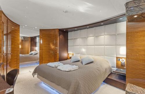 Port Hercule Alquiler De Eote | Trackside superyacht VIP Cabin - TIAMAT