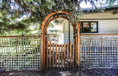 Springfield Casa | TrackTown 3BR 3 Miles to Hayward Field & Autzen Stadium