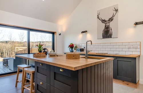 Hoylandswaine Casa | Tractor Store - Cinco Habitaciones Casa, Capacidad 10