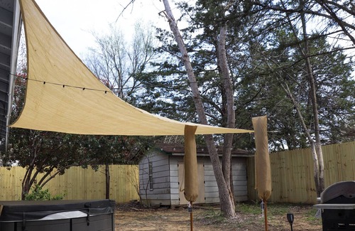 Gordonville Otro | Trader Sam’s Tiki Bungalow- Hot Tub & Golf Cart