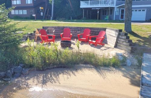 Frankfort Casa | Trader Scott's - Lakefront And Gorgeous!