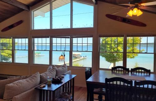 Frankfort Casa | Trader Scott's - Lakefront And Gorgeous!