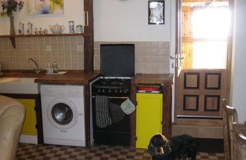 Noyant Cabaña | Tradicional cabaña francesa de 300 años con WiFi, piscina privada y jardín.