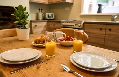 Wadsworth Casa | Traditional 3BR Home, 5-Min Walk to Hebden Centre