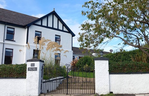 Cushendun Casa | Traditional 5 bedroom house overlooking Cushendun bay. Pet friendly.